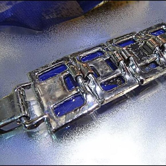 1950s Blue w Silver Confetti Lucite Vintage Bracelet 19091 - Picture 9 of 10